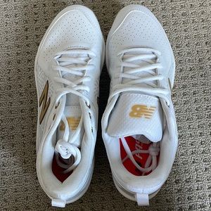 Women’s softball cleats never worn